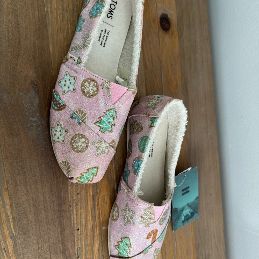 Toms Pink Sugar Cookie Print Slip-Ons Sz 9 NWT - Picture 2 of 5
